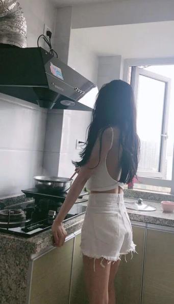 越秀酥曼：长腿高颜值，时尚温柔性感女 第2张