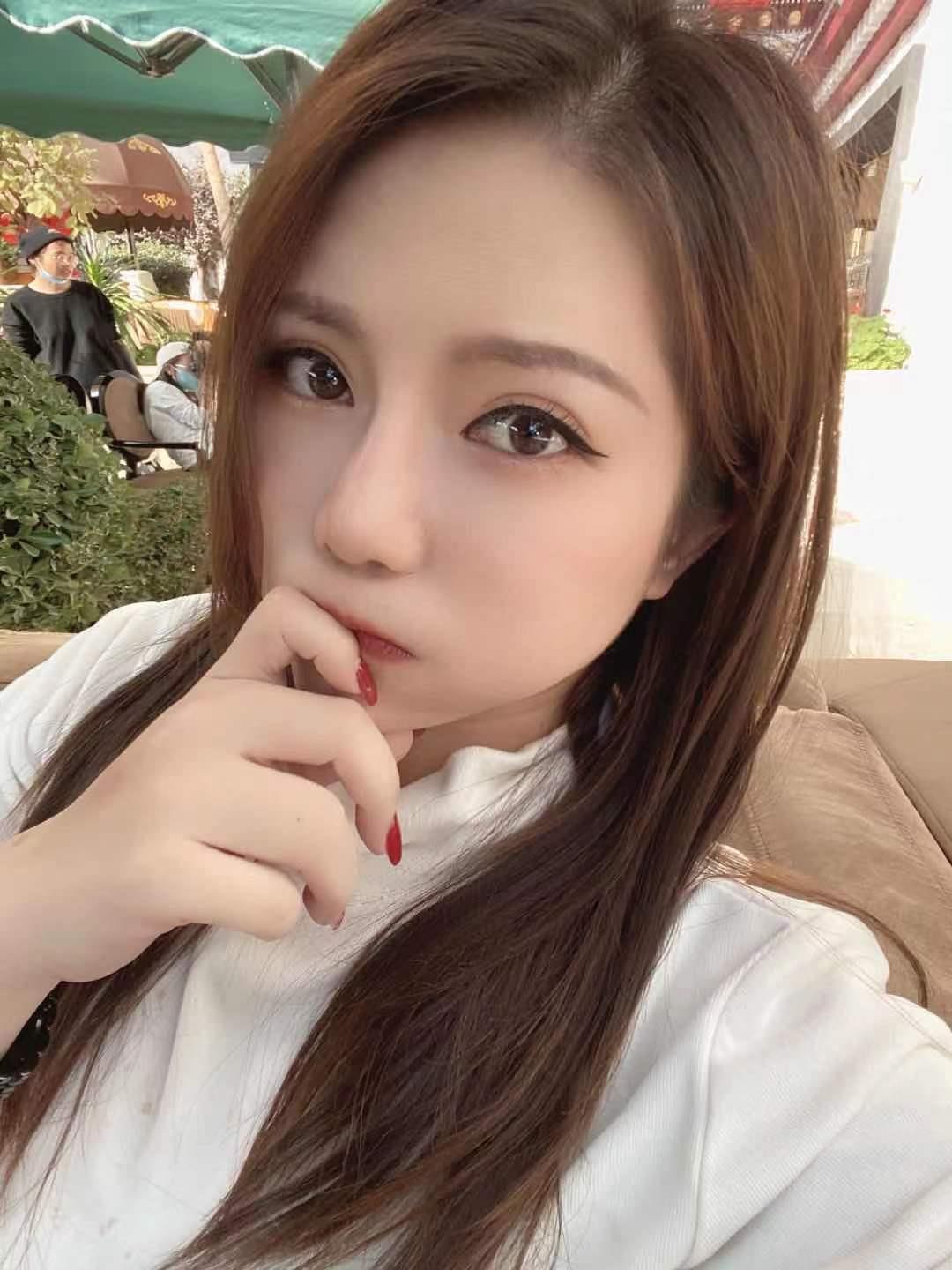 优质高颜值服务不错的嫩妹子 第1张