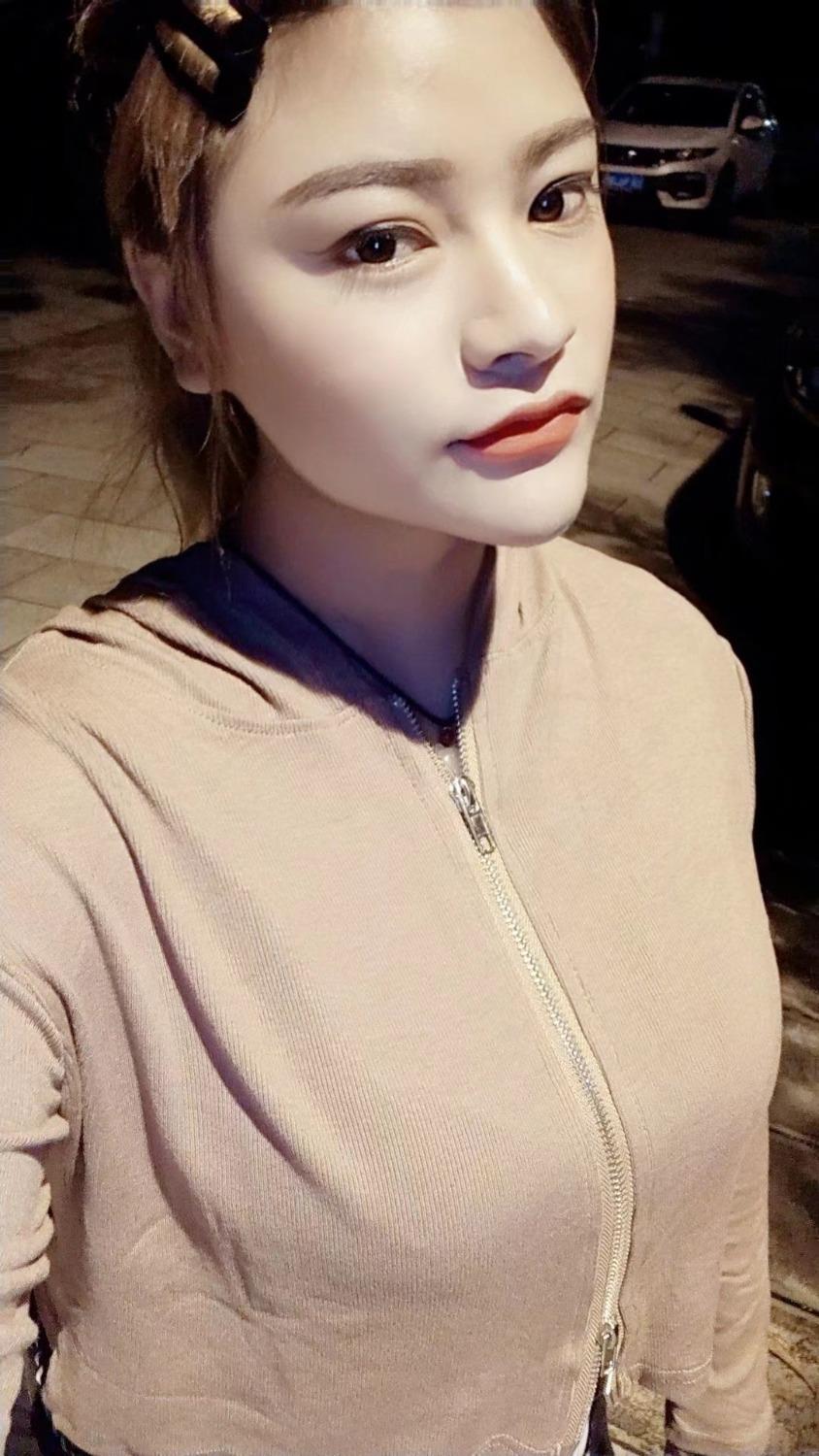 哈尼族小姐姐 第1张